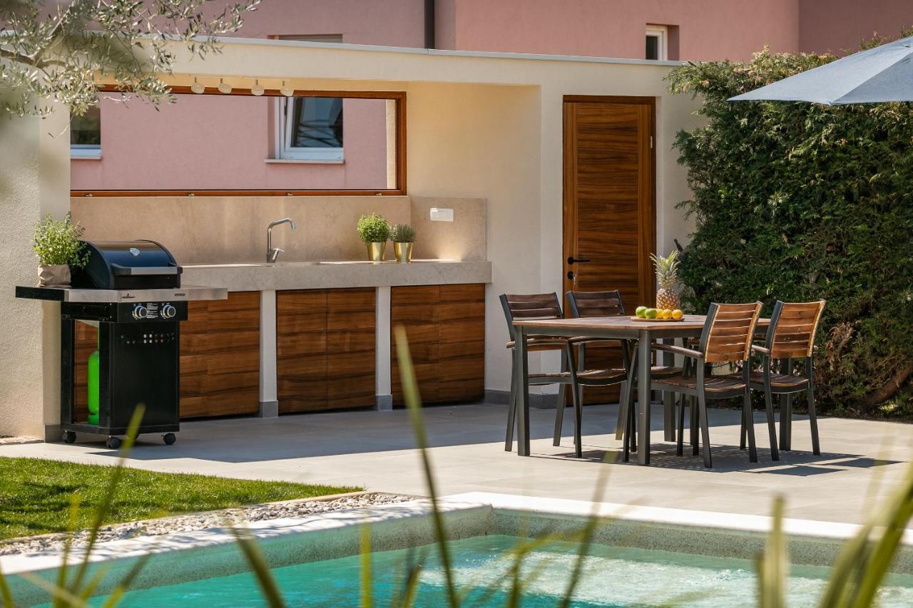 Belvedere Holidays Villas Новиград Екстериор снимка