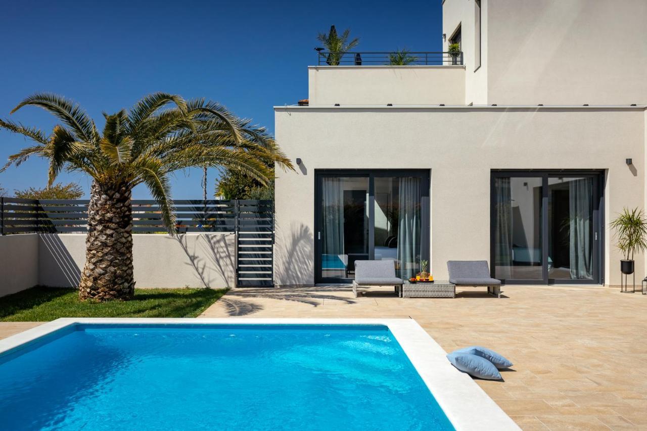 Belvedere Holidays Villas Новиград Екстериор снимка