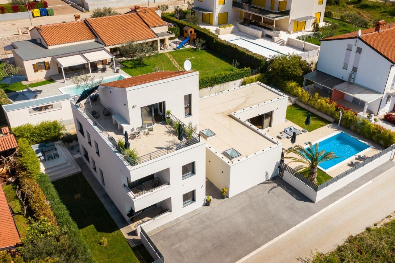 Belvedere Holidays Villas Новиград Екстериор снимка