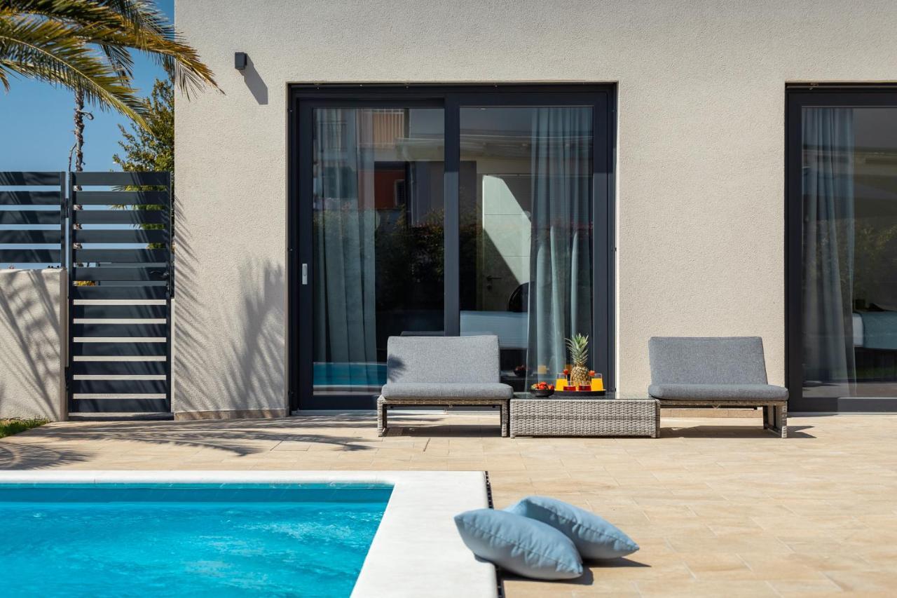 Belvedere Holidays Villas Новиград Екстериор снимка